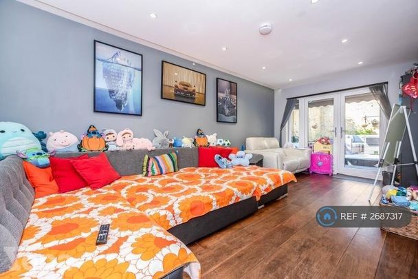 3 bedroom detached house to rent - Photo 1