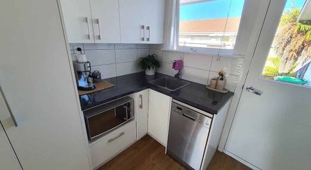 Two bedroom home - Photo 2