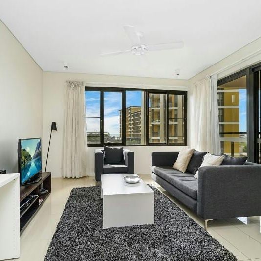 LUXURY LIVING IN WHARF PRECINCT - 6 MONTHS LEASE - Photo 1