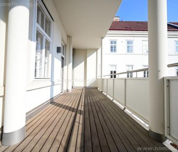 sanierte Altbauwohnung mit großer Loggia - Photo 1