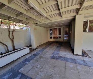 109 Muir Street, Labrador - Photo 3
