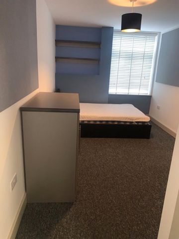 4 bedroom flat to rent - Photo 5