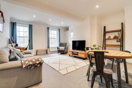 3 bedroom flat to rent - Photo 2