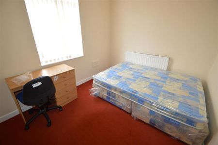 4 bedroom house to rent - Photo 3