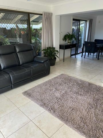 Broadbeach Waters - Photo 4