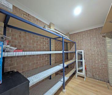 Fully Furnished Home, a short walk to Lake MacQuarie & Cams Wharf T... - Photo 3