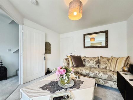 3 bedroom semi-detached house to rent - Photo 5