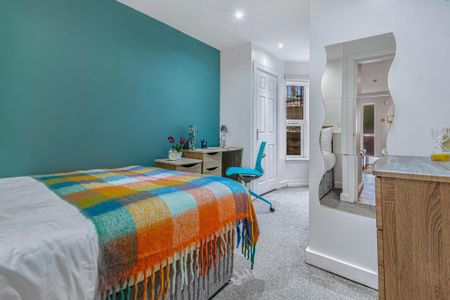 4 bedroom flat to rent - Photo 5