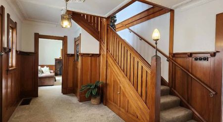 1930s Character Home - Sought-After Neighbourhood - Photo 4