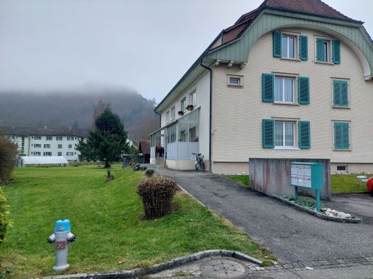 Cheap, gently renovated 3.5-room apartment in Balsthal - Foto 1