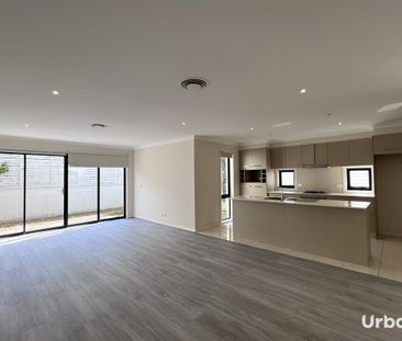 Renovated 3 bedroom townhome - Photo 1