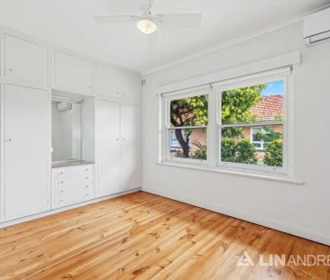 “Gorgeous fresh unit with 2 bathrooms!” - Photo 6