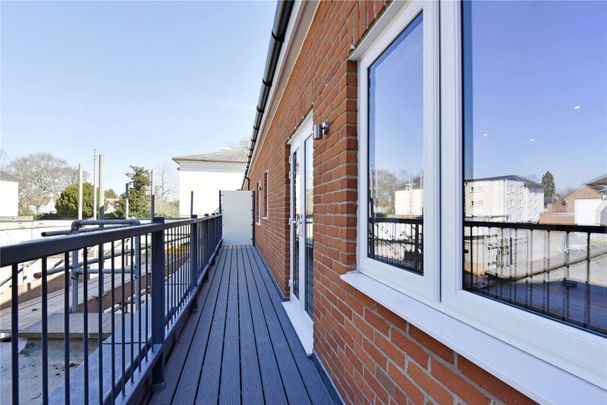 A beautifully present one bedroom first floor apartment, located off the High Street and with one allocated parking space. - Photo 1