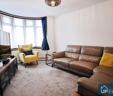 3 bedroom end of terrace house to rent - Photo 2