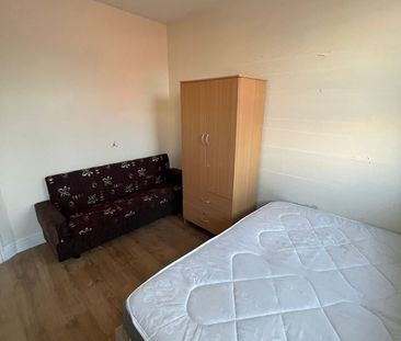 Room in a Shared House, Rancliff Road, E6 - Photo 6