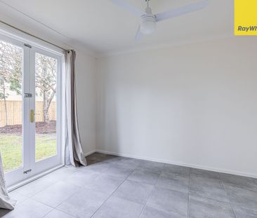 Spacious Dual-Living 6 Bedroom Family Home! - Photo 2