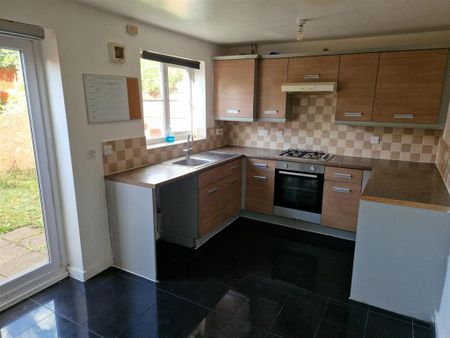 3 bedroom end of terrace house to rent - Photo 3