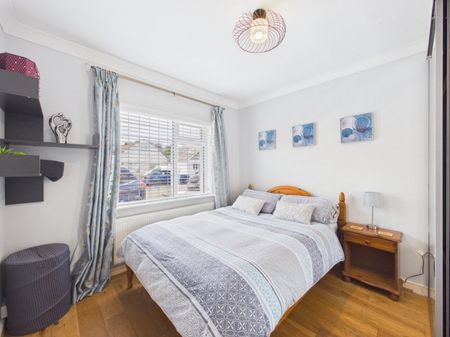 Doris Road, Ashford, Surrey,TW15 - Photo 5