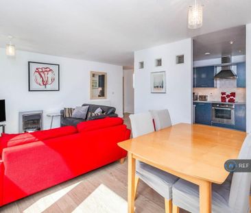 2 bedroom flat to rent - Photo 2