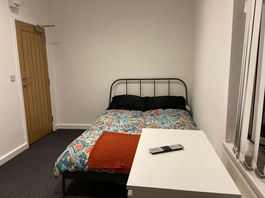 8 Bed Terraced House, Daneshill Road, LE3 - Photo 1