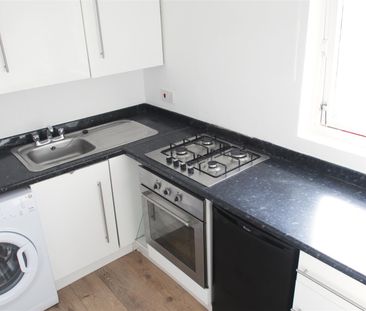 Braemar Gardens, Slough, Berkshire - Photo 2