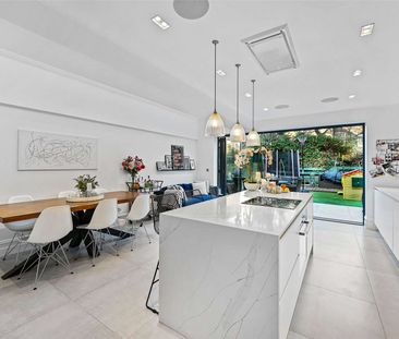 A well-finished five bedroom house located close to Putney High Str... - Photo 6