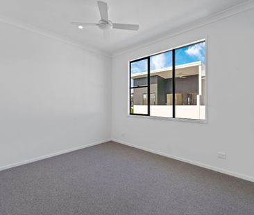 Luxurious Low Maintenance Townhouse - Photo 4