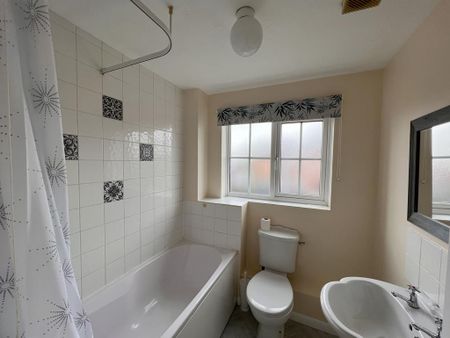 2 bedroom semi-detached house to rent - Photo 4