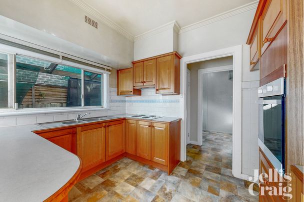 24 Creswell Avenue, Airport West - Photo 1