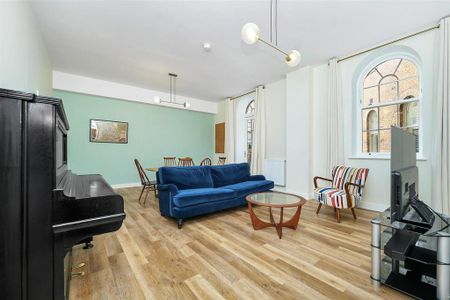 2 bedroom flat to rent - Photo 2