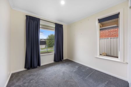 7 Hanwood Close, Delacombe - Photo 2