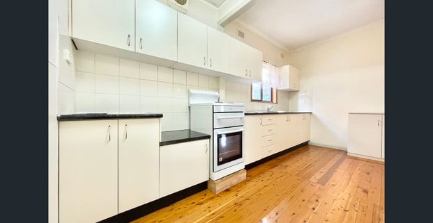 Low-maintenance family living - Photo 1