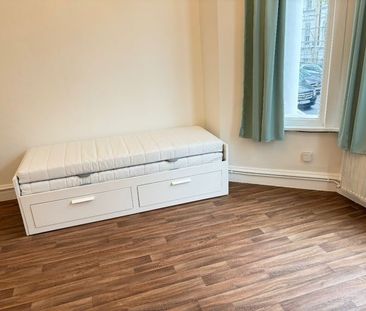 Studio Flat, Very Near Warwick Road Area, SW5 - Photo 3