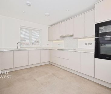 4 bedroom end of terrace house to rent - Photo 6
