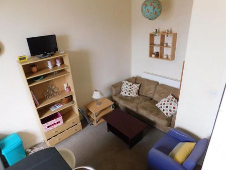 3 bedroom flat to rent - Photo 2