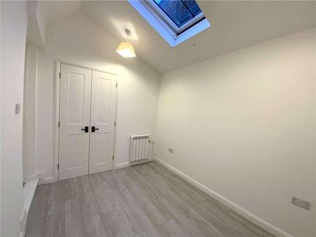 High Street, Marlborough, Wiltshire, SN8 - Photo 3