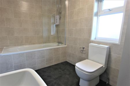 5 Stanmore Grove Leeds - LS4 2RJ - Photo 2