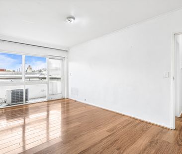 Modern Two Bedroom Apartment At The Rear Of The Block - Photo 2
