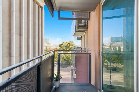 Furnished Room for Rent – Prime Location Opposite University – Available Now! - Photo 4