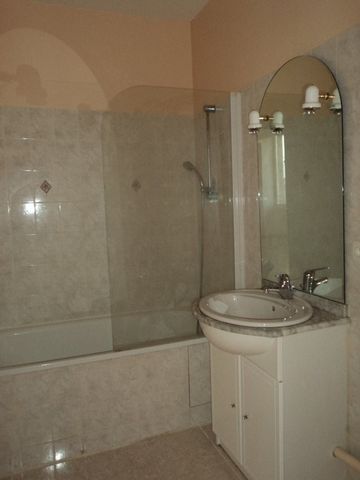Location Appartement 2 pièces 33m² COGNAC 16100 - Photo 4