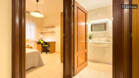 3-bedroom apartment for rent in Sants-Badal, bills included - Foto 4