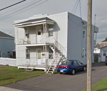 4 1/2 haut duplex 2 chambre ferme - Photo 1