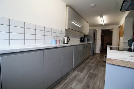 1 bedroom Apartment for rent - Photo 3