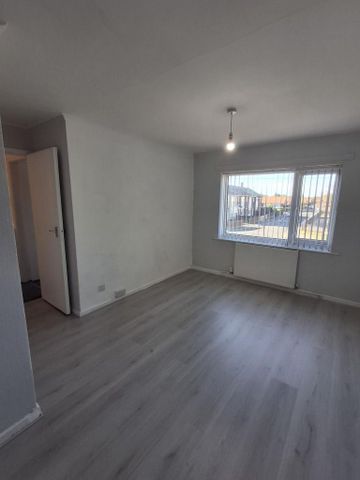 3 bedroom end of terrace house to rent - Photo 2