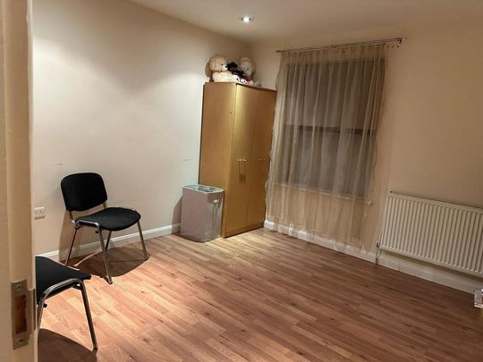 2 bedroom ground floor flat to rent - Photo 1