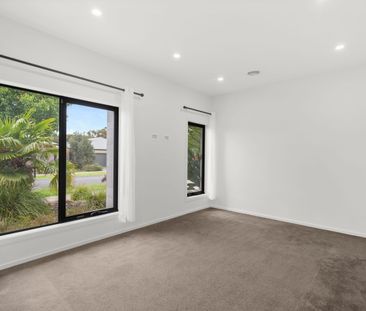 Stunning 4-Bedroom Home in Mickleham - Photo 4