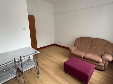 Great Apartment, 8a Westminster Street, Botanic Area ~ Behind Queens, Belfast, BT7 1HP - Photo 2