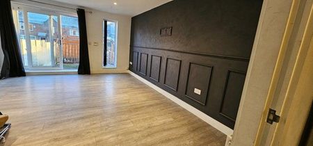 3 bedroom end of terrace house to rent - Photo 2