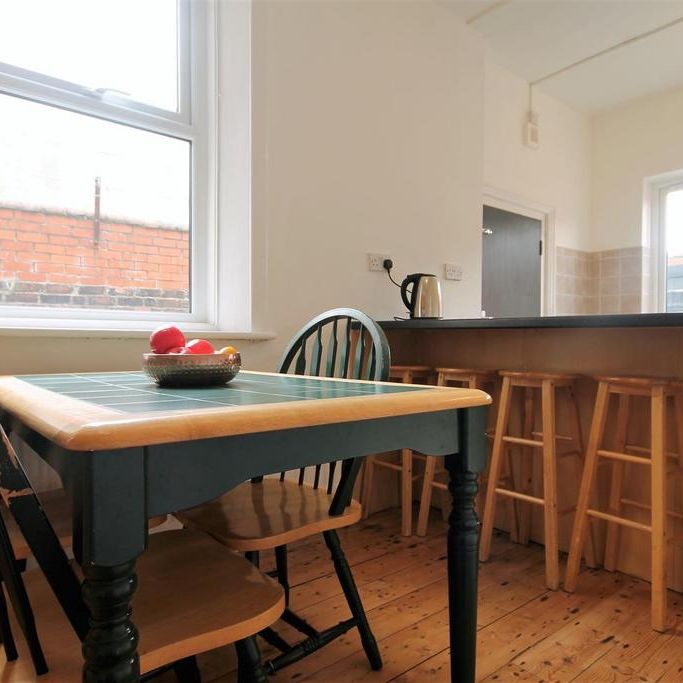 4 bedroom terraced house to rent - Photo 1