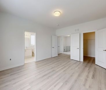 For Lease - 34 Kamper Avenue, Richmond Hill, Ontario - Photo 2